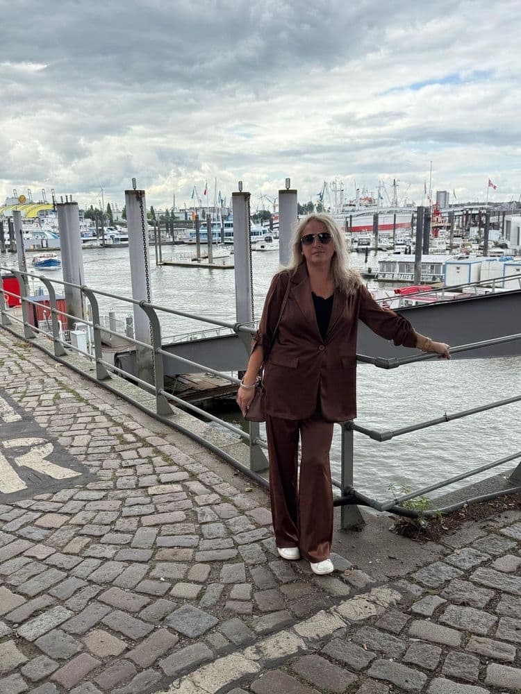 The Stein Marine team of material specialists and craftspeople in the Hamburg facility